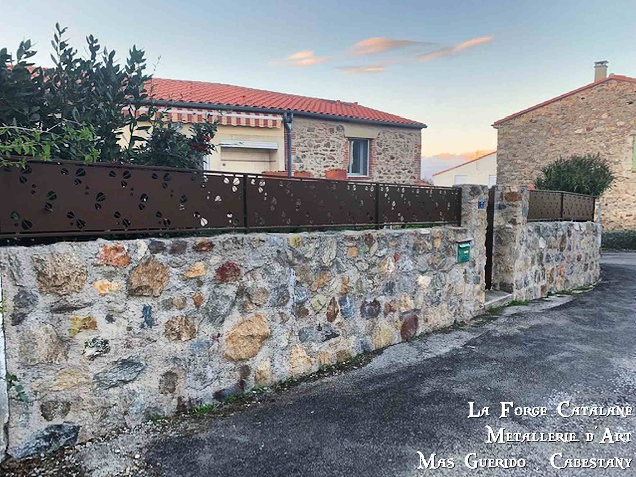 Cloture Acier decoupe laser forge catalane.jpg